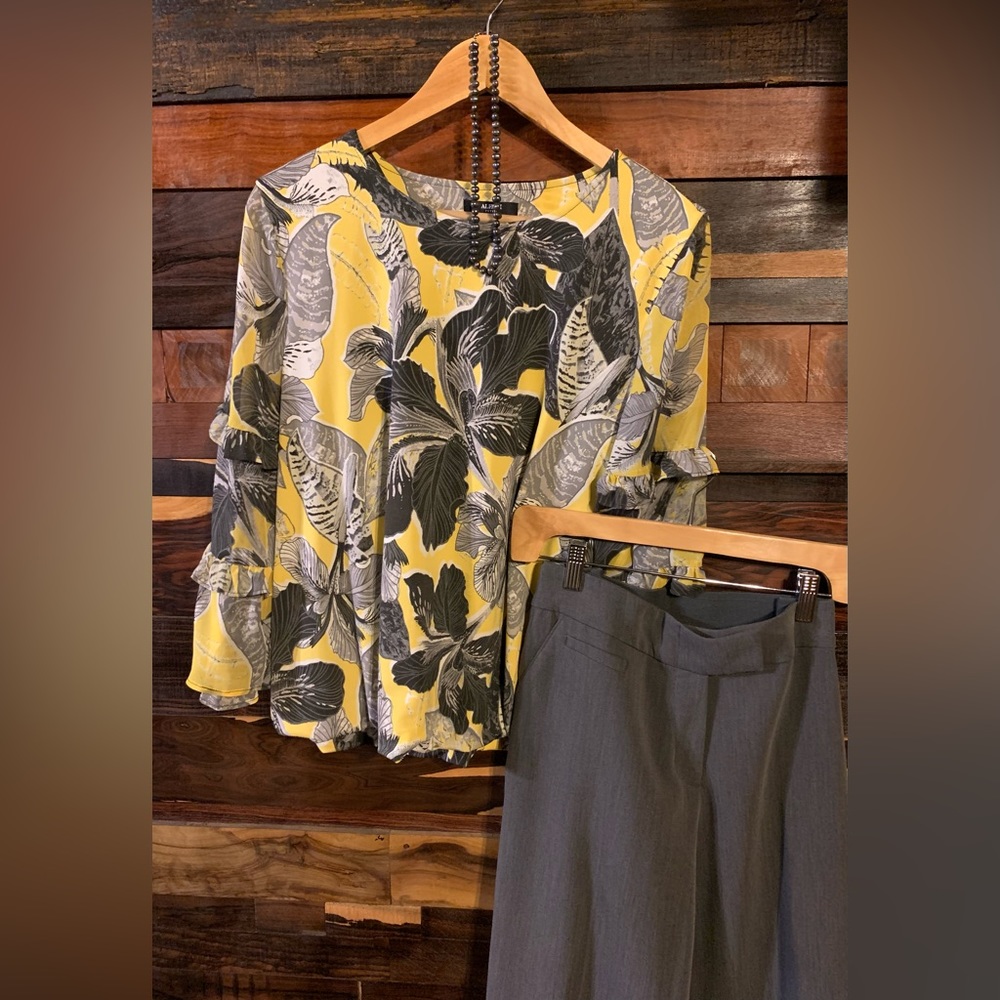 10 Petite BLOUSE/PANTS/NECKLACE outfit bundle